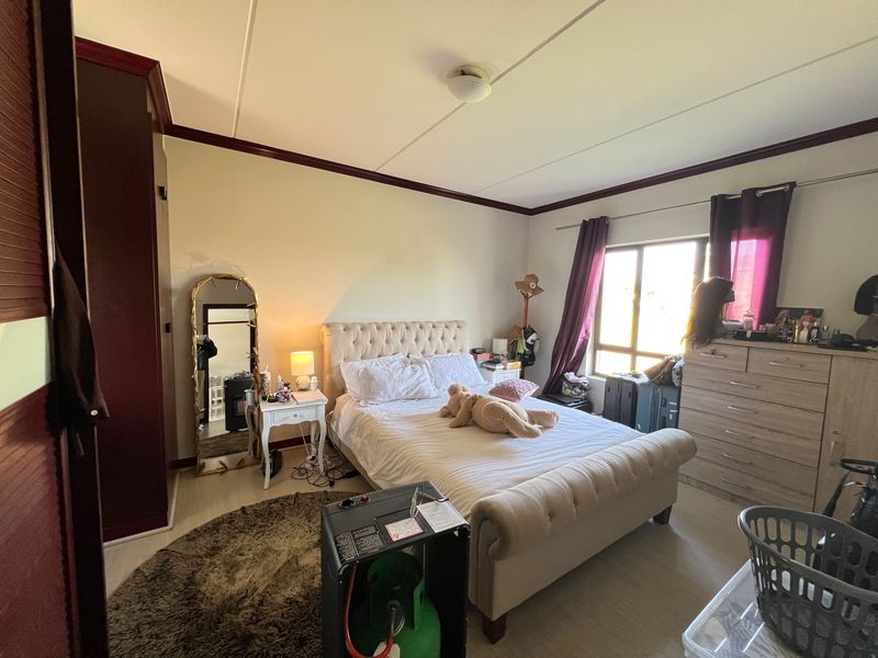 2 Bedroom Apartment For Sale in Summerset - Photo 10