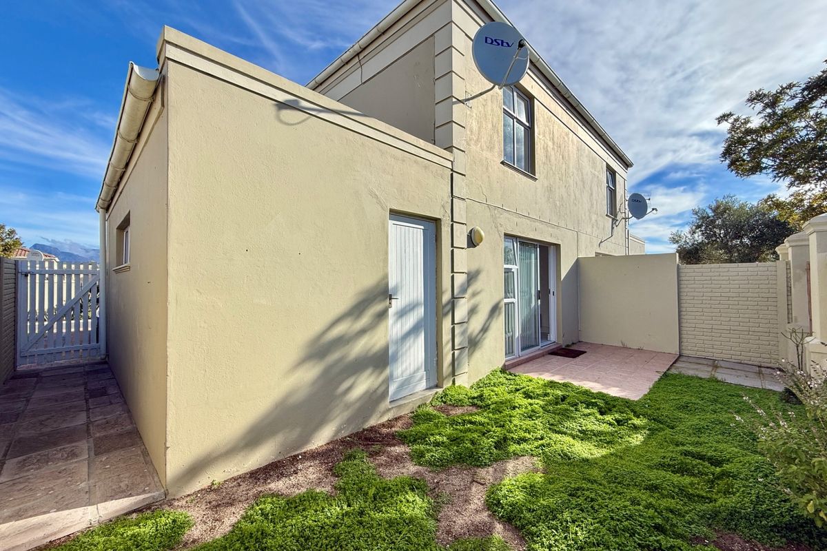 Fully Furnished 2-Bedroom Duplex in Ascot Knights - Photo 5