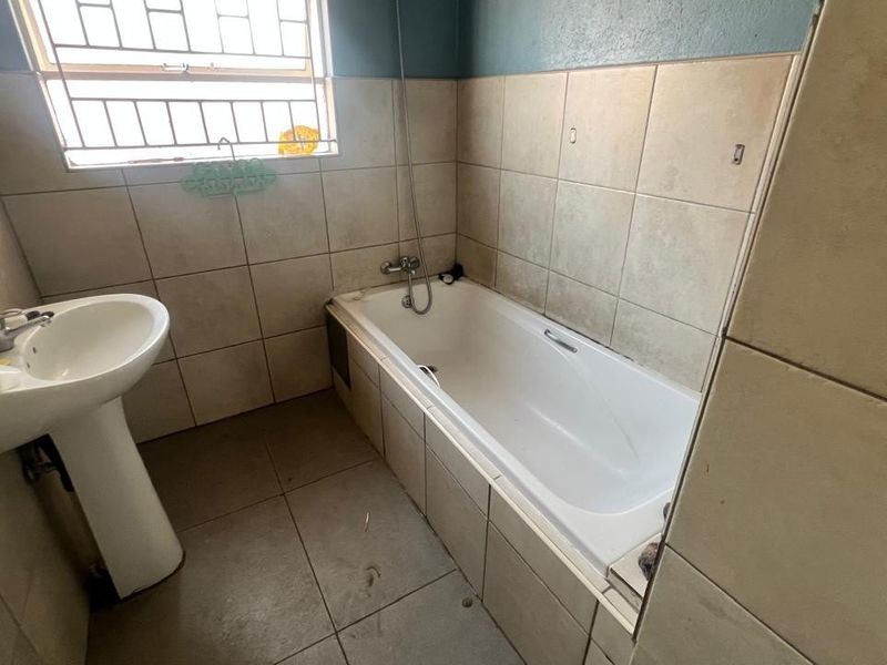 3 Bedroom House in Southern Gateway - Photo 9