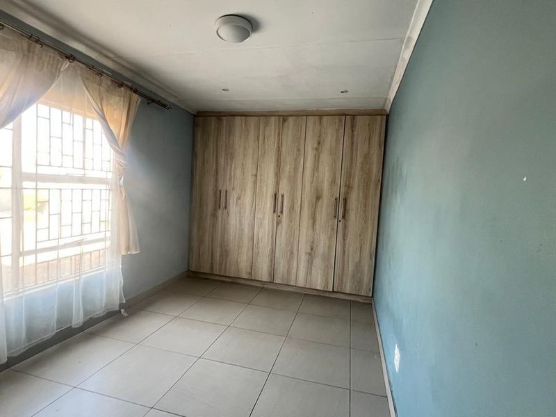 3 Bedroom House in Southern Gateway - Photo 8