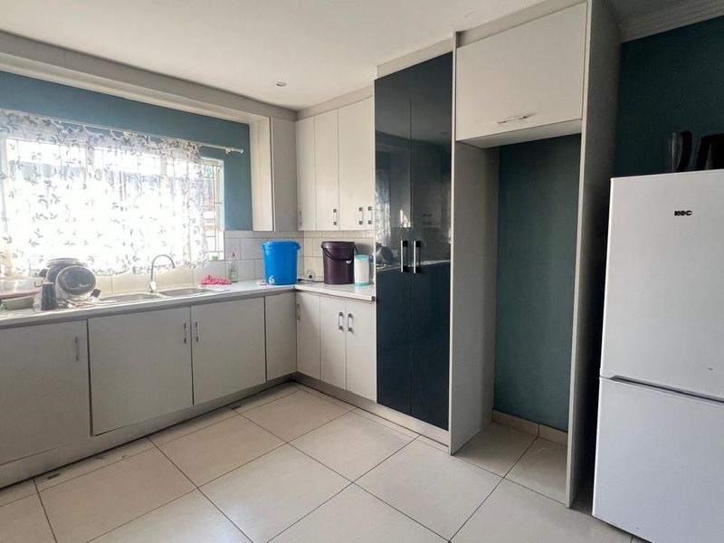 3 Bedroom House in Southern Gateway - Photo 5