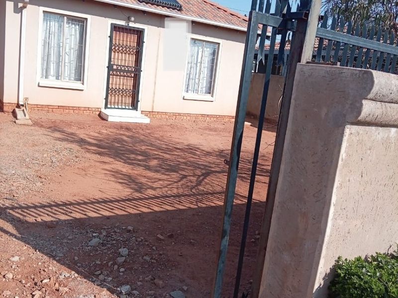 2 Bedroom house For Sale in Gemvalley, Mahube - Photo 1