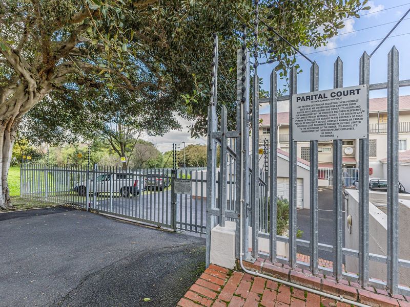 Townhouse For Sale in Plattekloof 1, Plattekloof, Parow - Photo 6