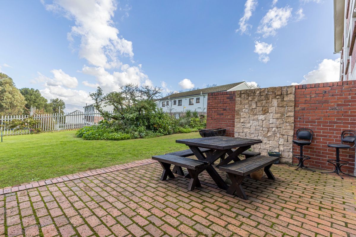 Townhouse For Sale in Plattekloof 1, Plattekloof, Parow - Photo 3