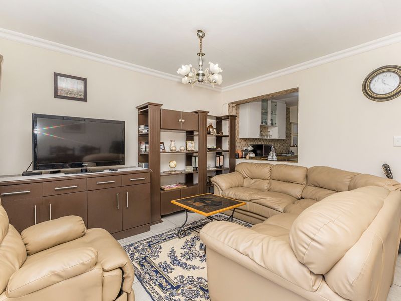 Townhouse For Sale in Plattekloof 1, Plattekloof, Parow - Photo 9