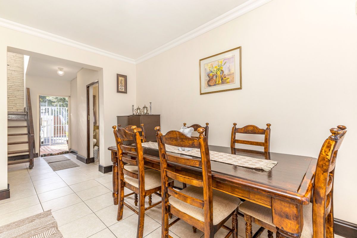 Townhouse For Sale in Plattekloof 1, Plattekloof, Parow - Photo 4