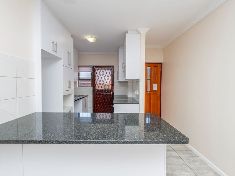 House For Sale in Durbanville Central, Durbanville - Photo 2