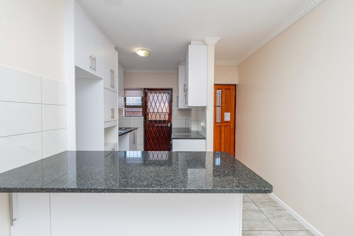 House For Sale in Durbanville Central, Durbanville - Photo 2