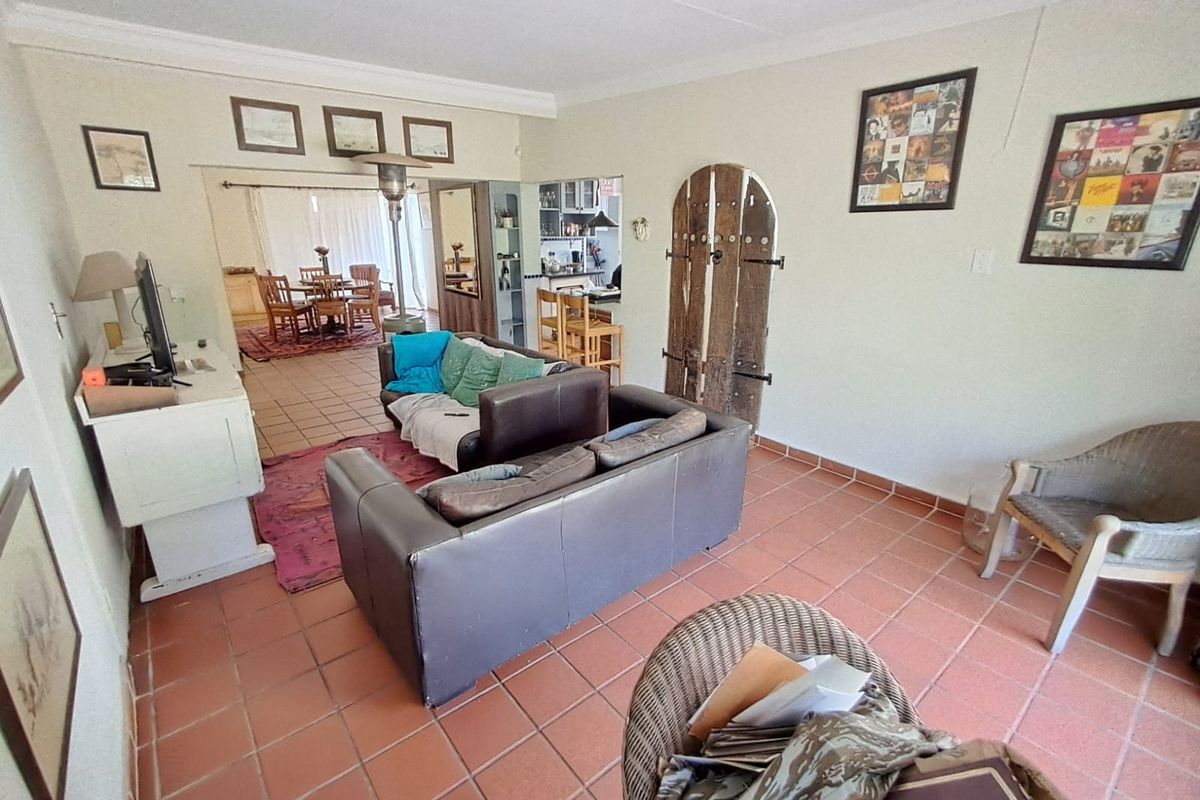 4 Bedroom House For Sale in Doringkloof Centurion Gauteng - Photo 4