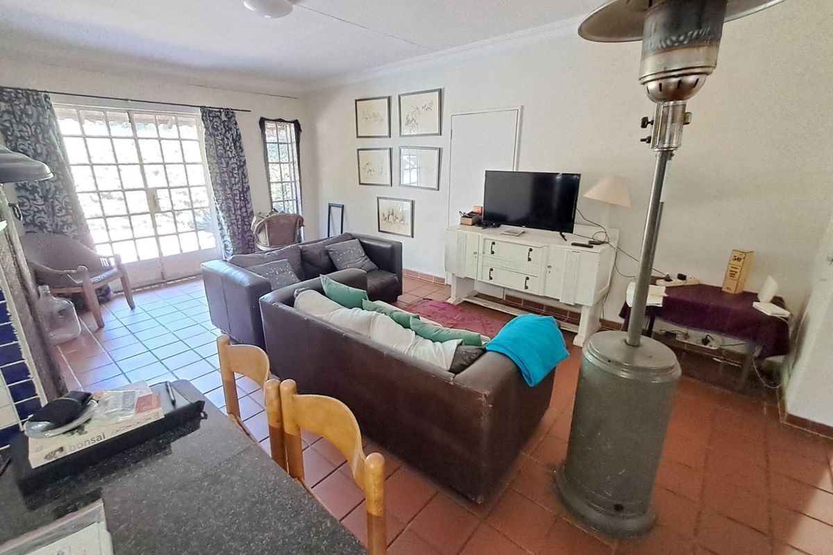 4 Bedroom House For Sale in Doringkloof Centurion Gauteng - Photo 5
