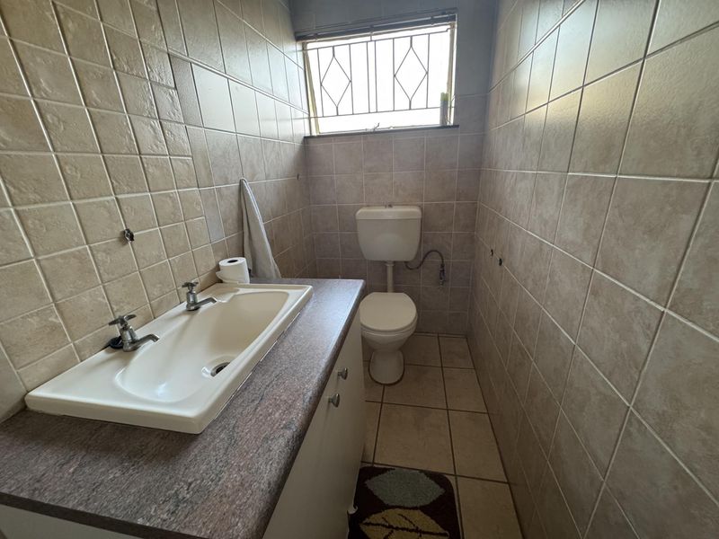 House For Sale in Witpoortjie, Roodepoort - Photo 6