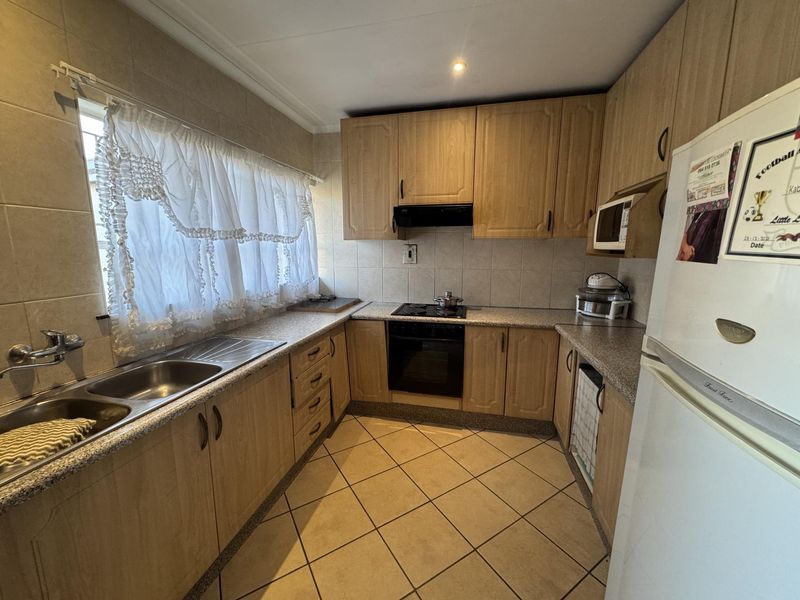 House For Sale in Witpoortjie, Roodepoort - Photo 3