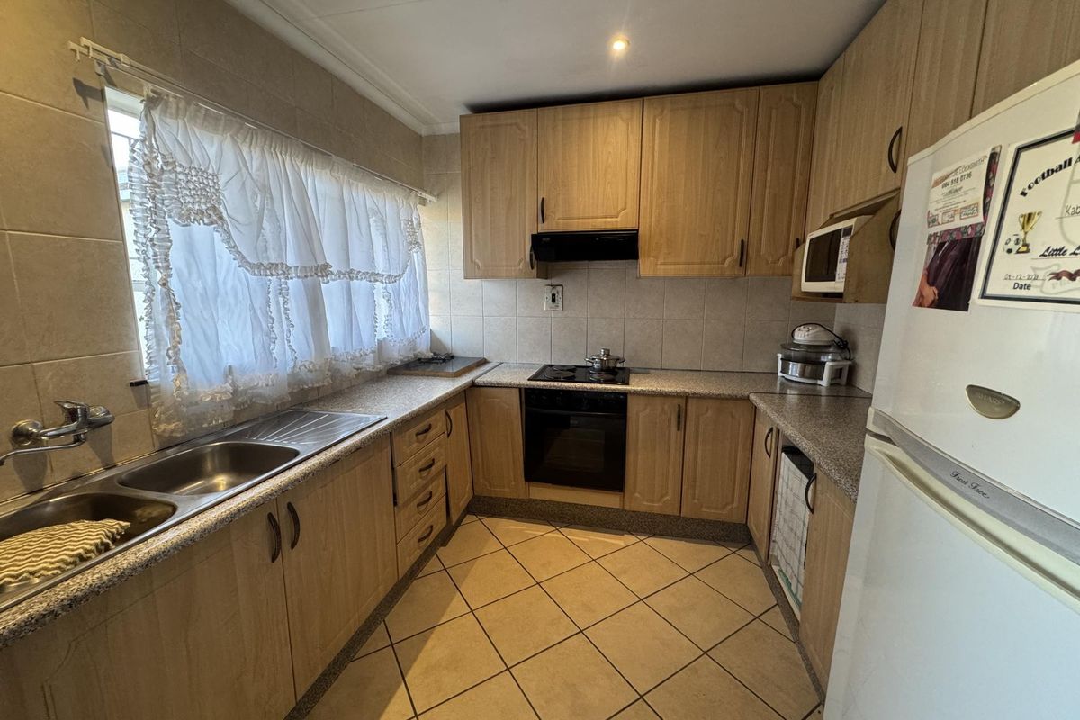 House For Sale in Witpoortjie, Roodepoort - Photo 3