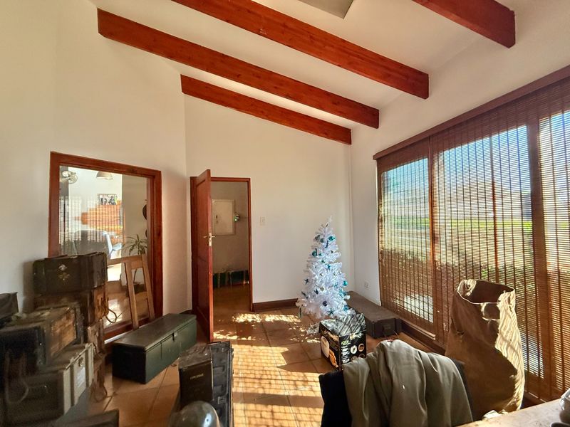 MODERN 4 BEDROOM HOUSE FOR THE ENTERTAINER IN NEWLANDS - Photo 6