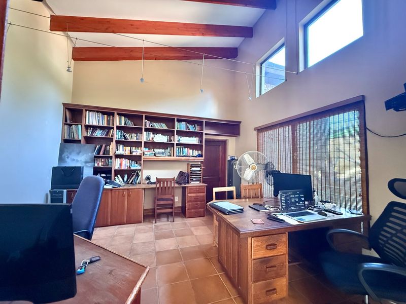 MODERN 4 BEDROOM HOUSE FOR THE ENTERTAINER IN NEWLANDS - Photo 7