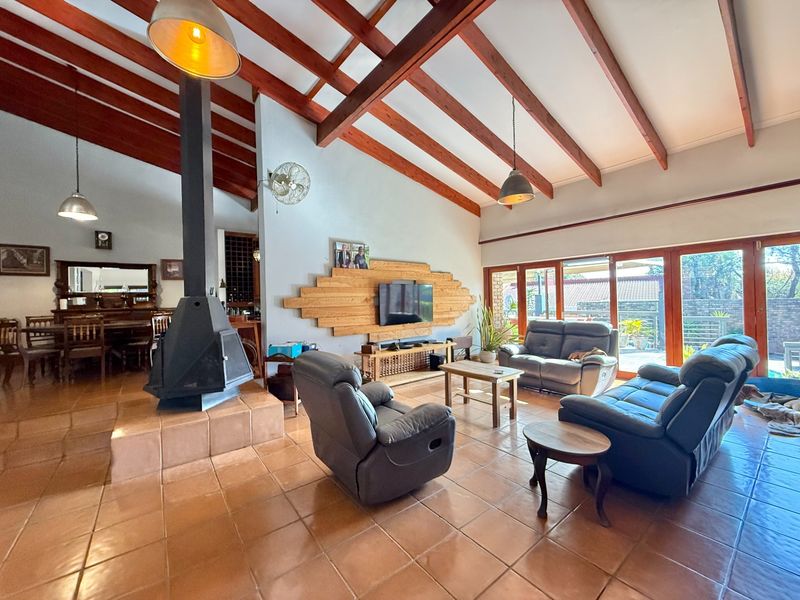 MODERN 4 BEDROOM HOUSE FOR THE ENTERTAINER IN NEWLANDS - Photo 9