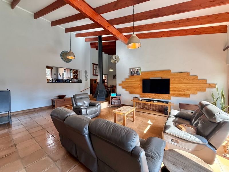 MODERN 4 BEDROOM HOUSE FOR THE ENTERTAINER IN NEWLANDS - Photo 8
