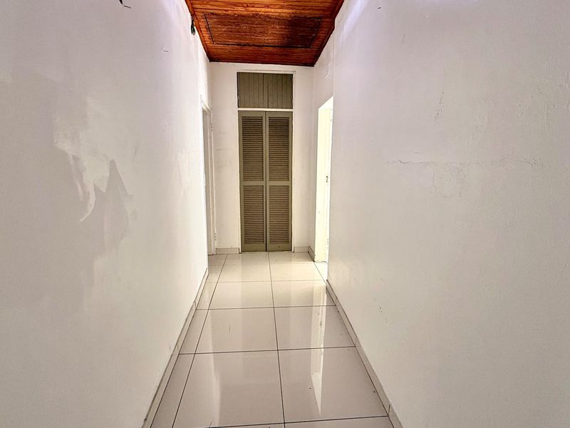 Spacious Family Home With Two Income Generating Cottages - Photo 7