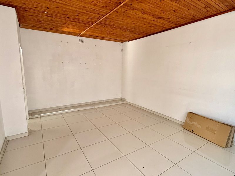 Spacious Family Home With Two Income Generating Cottages - Photo 4
