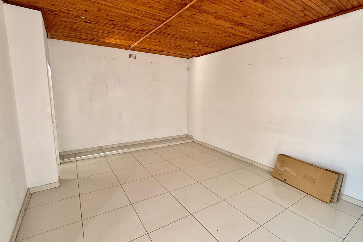 Spacious Family Home With Two Income Generating Cottages - Photo 4