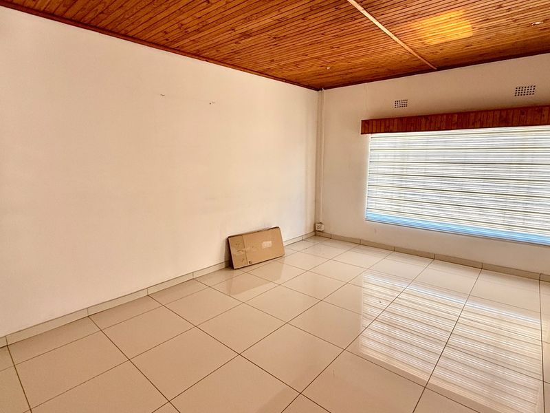 Spacious Family Home With Two Income Generating Cottages - Photo 5