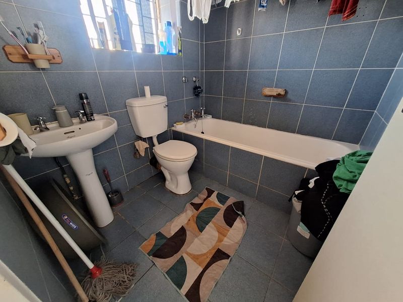 Original One Bedroom Apartment for Sale in Sunnyside - Photo 8