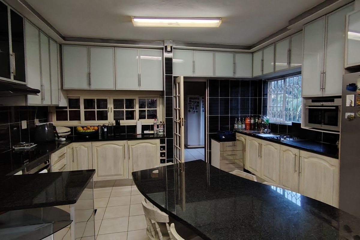 Deceptively magnificent 4 bedroom home - Photo 3