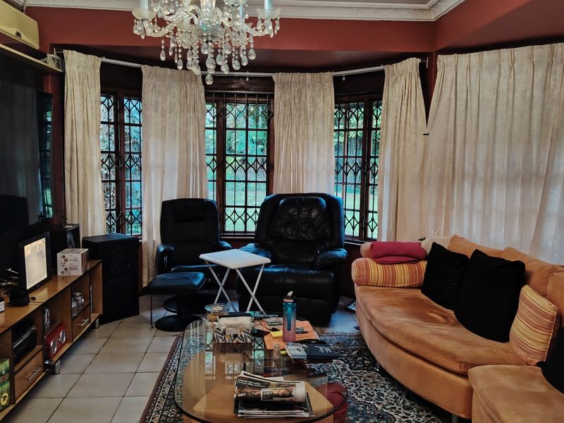 Deceptively magnificent 4 bedroom home - Photo 8