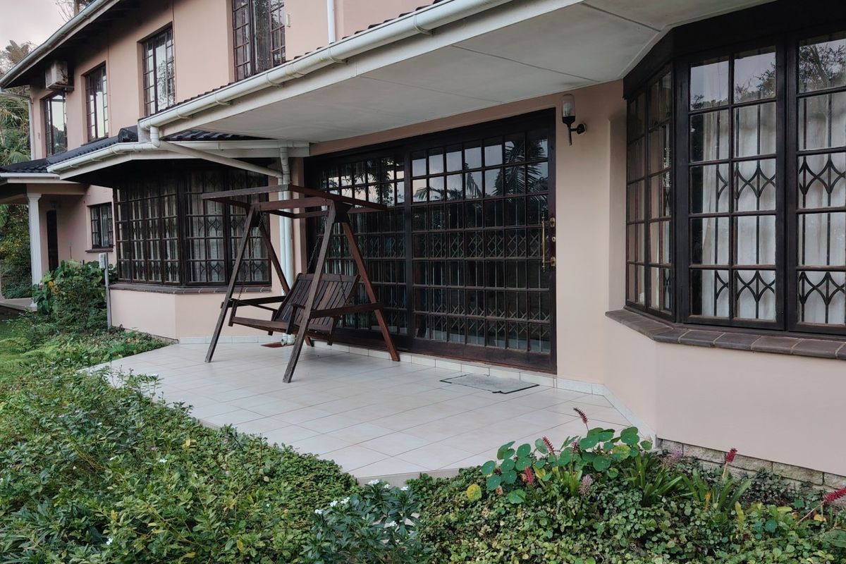 Deceptively magnificent 4 bedroom home - Photo 4
