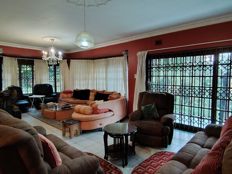 Deceptively magnificent 4 bedroom home - Photo 6