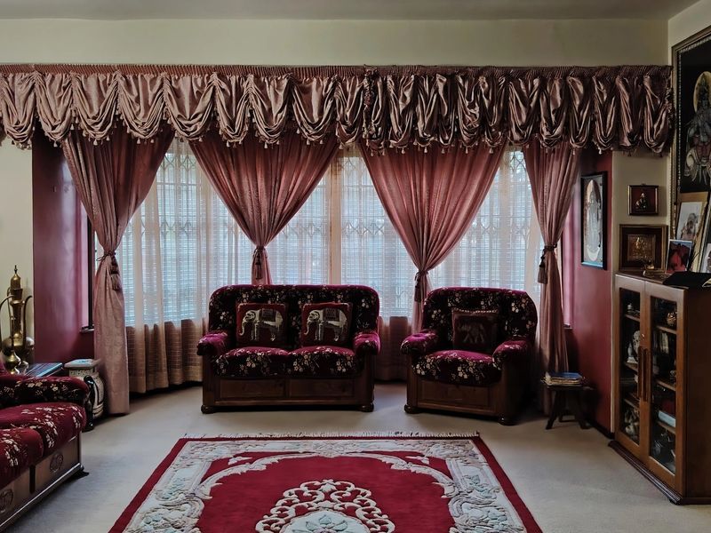 Deceptively magnificent 4 bedroom home - Photo 5
