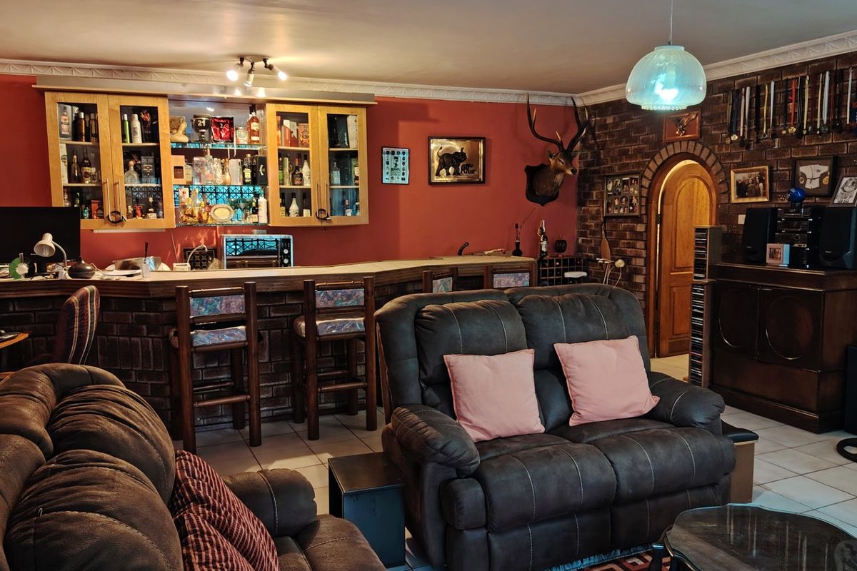 Deceptively magnificent 4 bedroom home - Photo 2