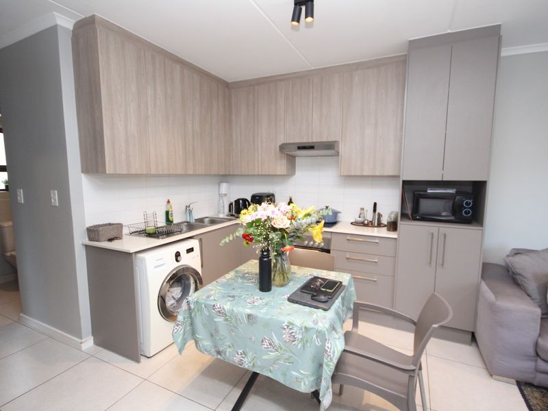 Ground Floor Apartment - Pet Friendly - Sonstraal Heights - Photo 6
