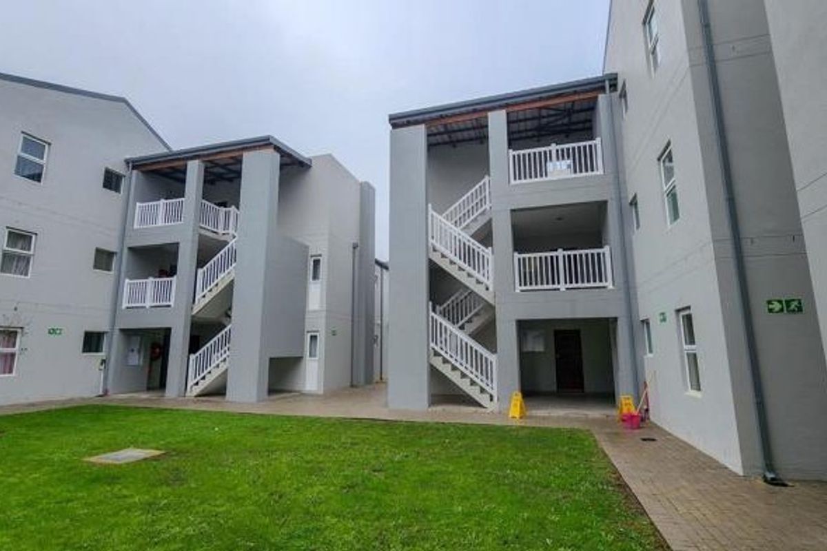2 Bedroom Apartment For Sale in Paarl South, Paarl - Photo 5