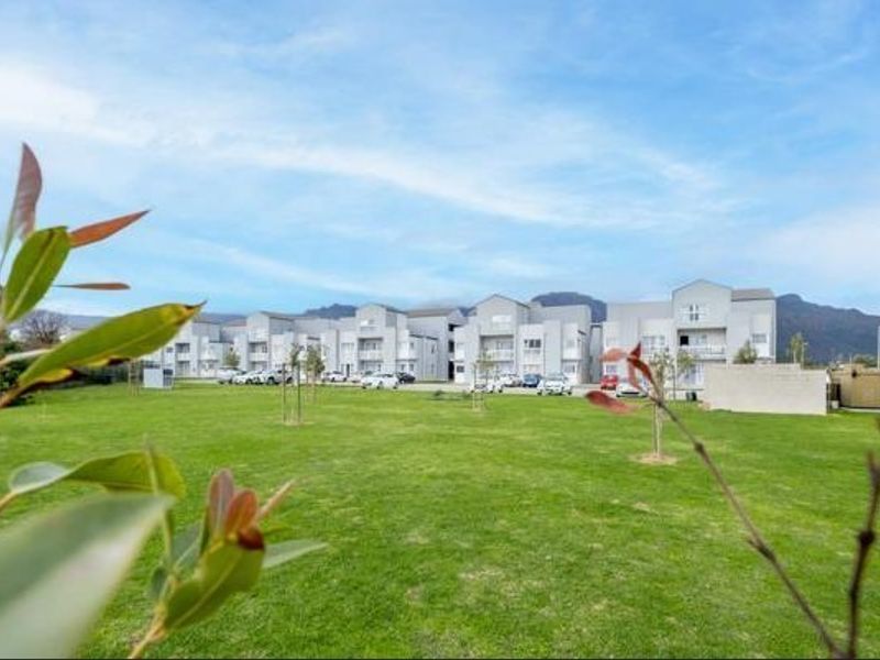 2 Bedroom Apartment For Sale in Paarl South, Paarl - Photo 6