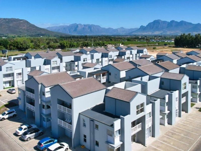 2 Bedroom Apartment For Sale in Paarl South, Paarl - Photo 4