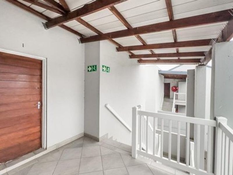 2 Bedroom Apartment For Sale in Paarl South, Paarl - Photo 9