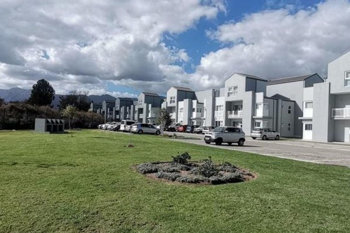 2 Bedroom Apartment For Sale in Paarl South, Paarl - Photo 3