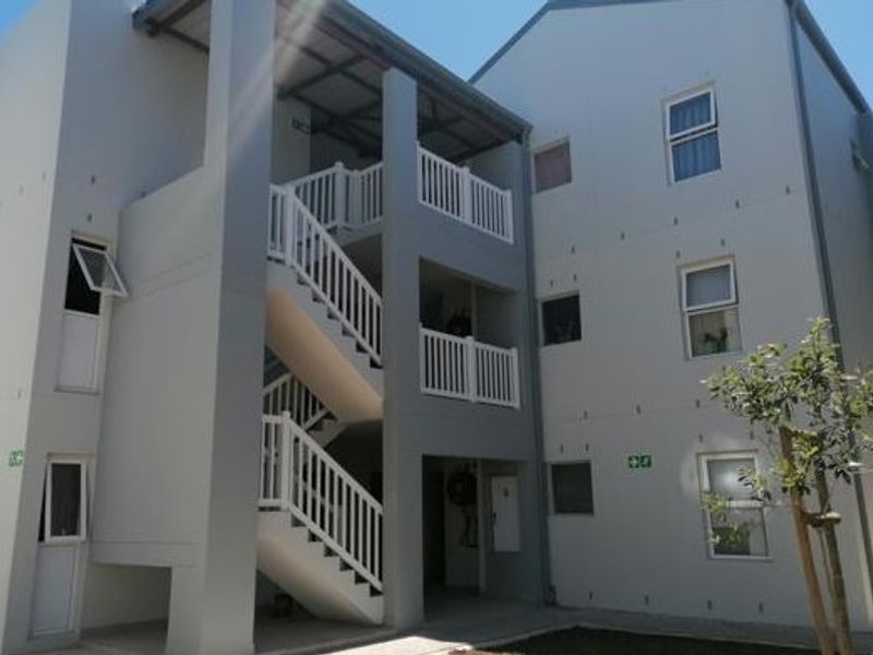2 Bedroom Apartment For Sale in Paarl South, Paarl - Photo 10