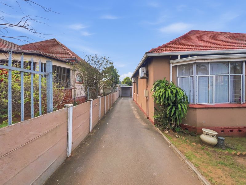5-bed, 3.5 Bath House For Sale in Umbilo, Durban. Great Investment Property - Photo 3