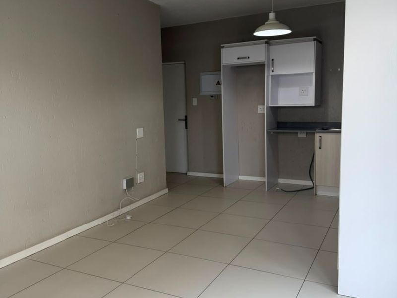 One ( 1) Bedroom Ground Floor Apartment for Rental - Photo 9