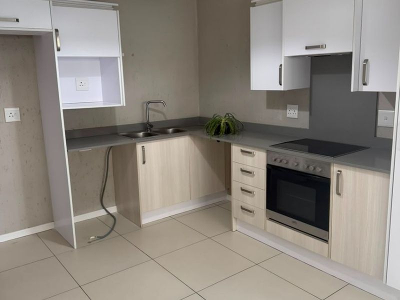 One ( 1) Bedroom Ground Floor Apartment for Rental - Photo 2