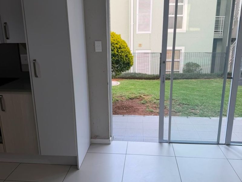 One ( 1) Bedroom Ground Floor Apartment for Rental - Photo 4