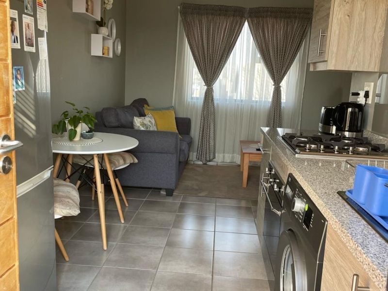 2 Bedroom ,1 Bathroom Apartment for sale in Noordwyk - Photo 2