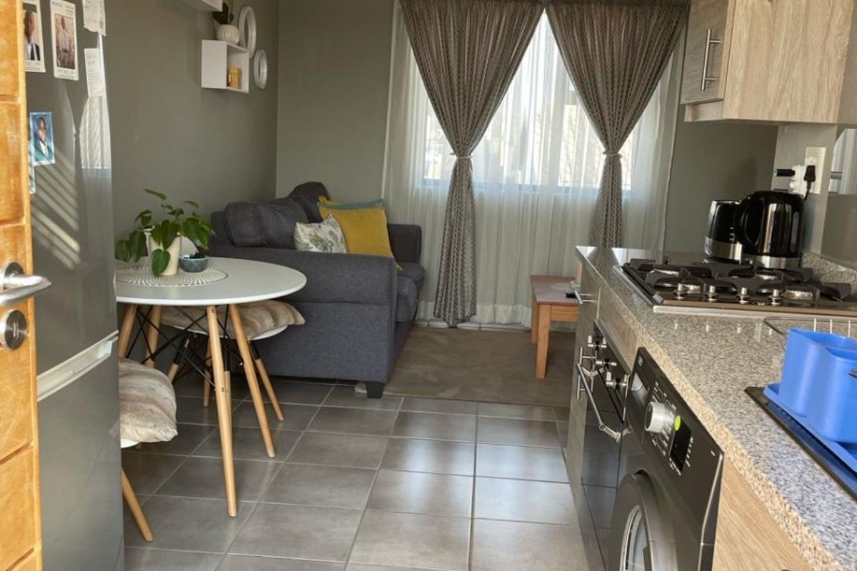 2 Bedroom ,1 Bathroom Apartment for sale in Noordwyk - Photo 2