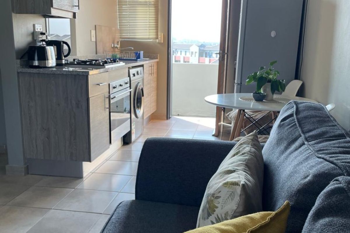 2 Bedroom ,1 Bathroom Apartment for sale in Noordwyk - Photo 4