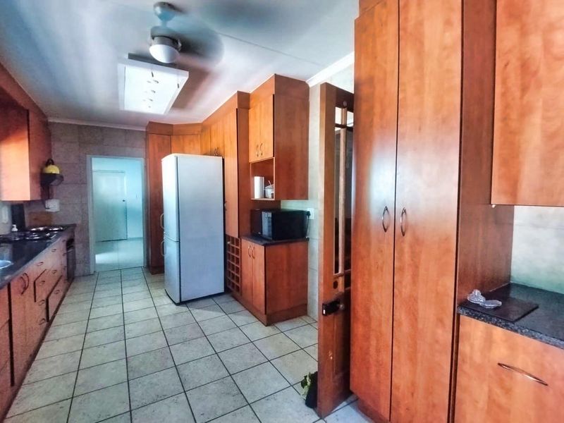 House For Sale in Faerie Glen, Pretoria - Photo 3
