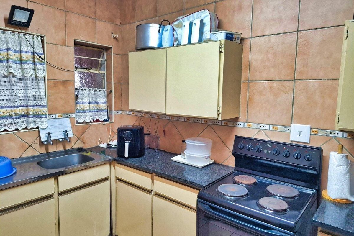 Apartment For Sale in Sinoville, Pretoria - Photo 5