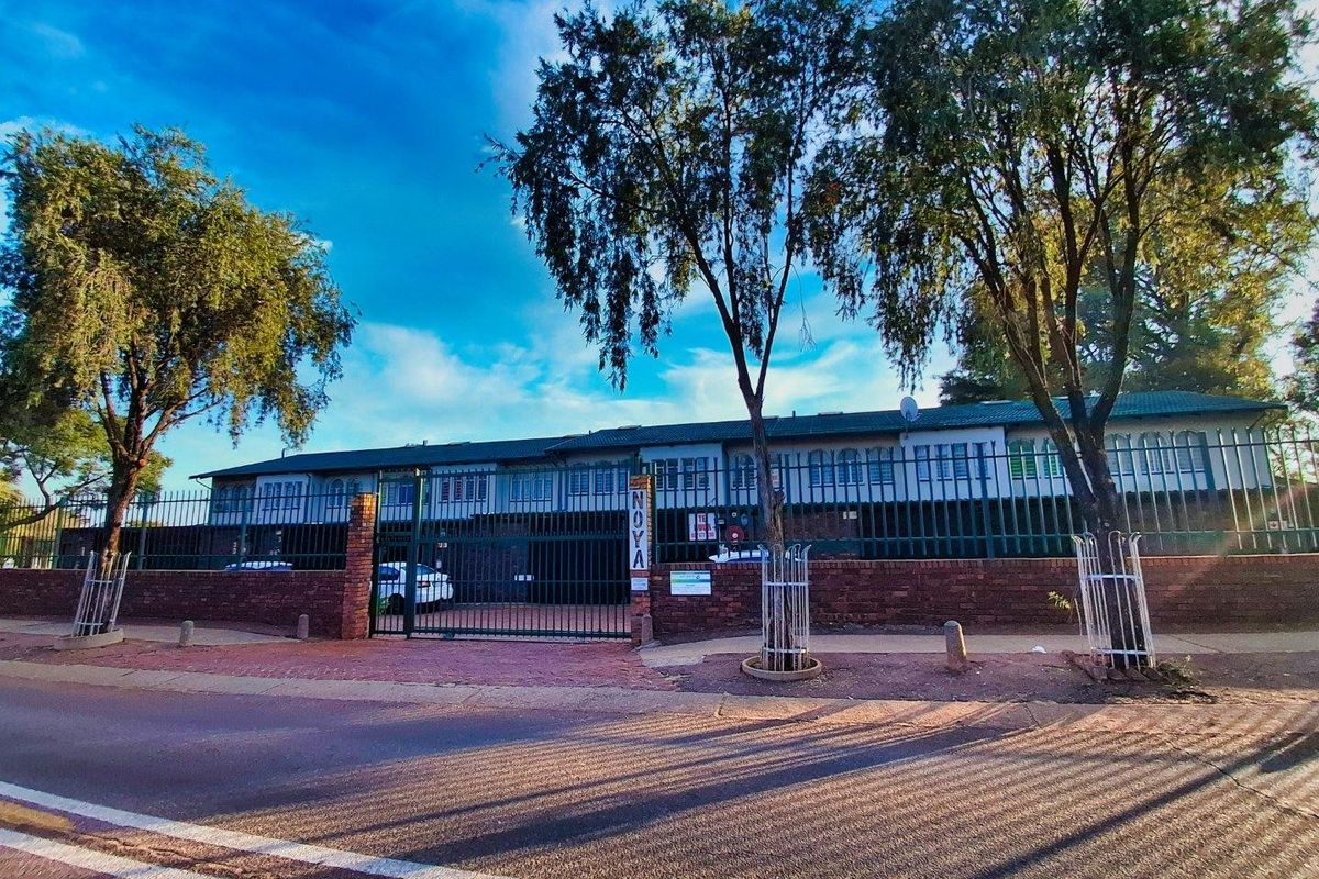 Apartment For Sale in Sinoville, Pretoria - Photo 2