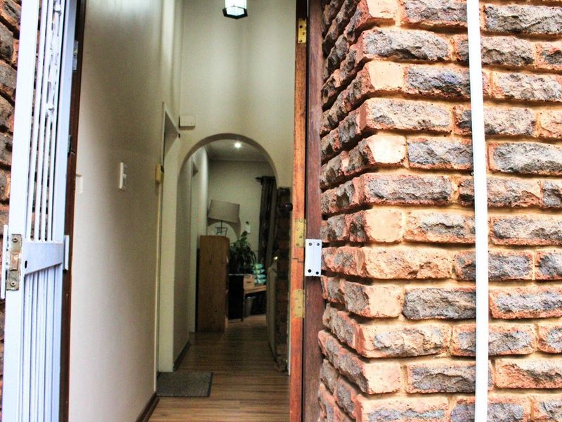 House For Sale in Garsfontein, Pretoria - Photo 4